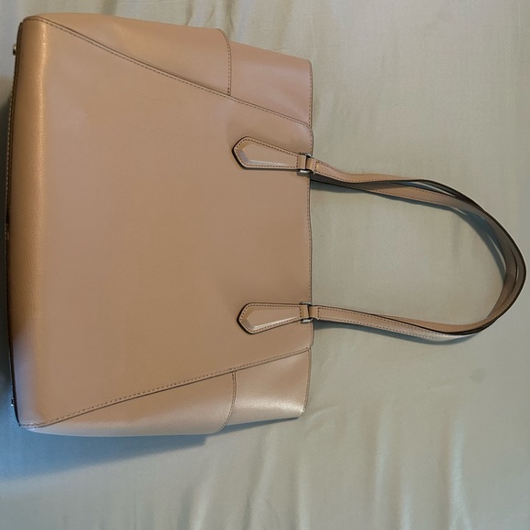 NWOT Kate spade Tote W/ dust bag - Picture 2 of 7